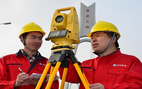 测绘工程专业学生主要学习测绘学的基本理论,基本知识和基本技能