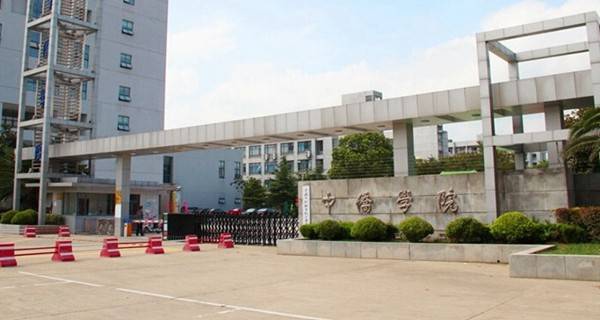[上海中侨职业技术学院宿舍]上海中侨职业技术学院怎么样好不好